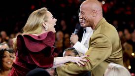 “The Rock” revela cómo preparó la sorpresa para que Adele lo conociera en los Grammys