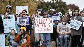 Estadounidenses creen que “la raza debe influir” en el acceso a universidades