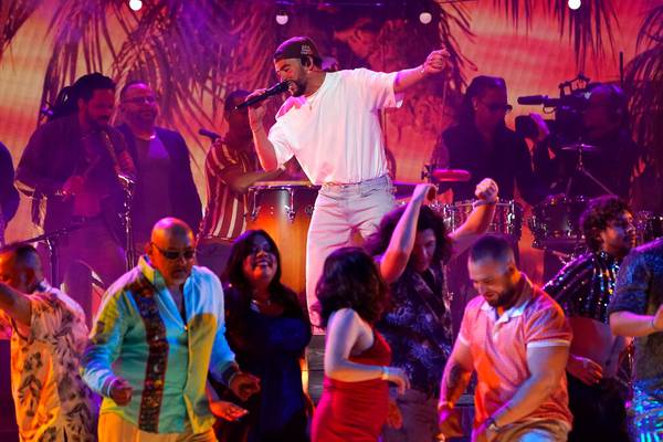 Tremenda fiesta: Bad Bunny abre los Grammys 2023 al ritmo de plena puertorriqueña