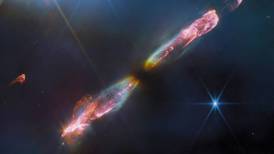 Telescopio James Webb capta el nacimiento de una estrella 