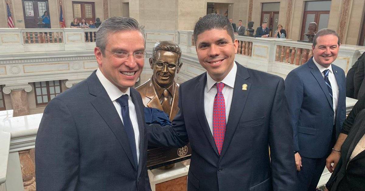 Develan bustos de Alejandro García Padilla y Luis Fortuño en el Capitolio