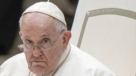 El papa condena las guerras y la gestación subrogada en un mensaje sobre paz y dignidad