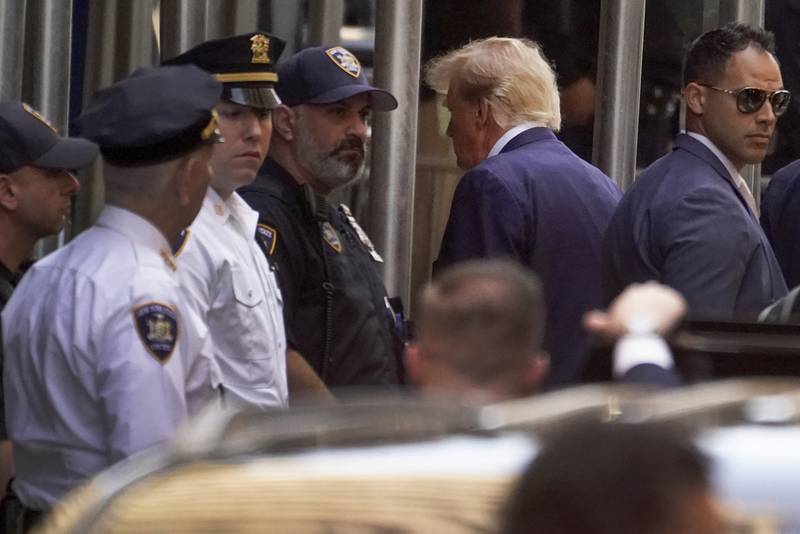 Últimas imágenes de Trump antes de llegar a la corte para ser arrestado