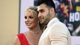 Esposo de Britney Spears alega que la artista lo engañó y agredió