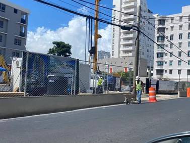 Municipio de San Juan asegura valla en Condado es “temporera” y reconstruirán acera una vez termine la construcción