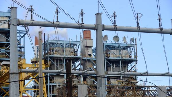 AEE violó regulaciones de la EPA tras comenzar a usar generadores más de los previsto  