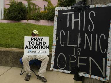 Hay casi tantos abortos al mes en Estados Unidos como antes de que se anulara el fallo Roe vs. Wade