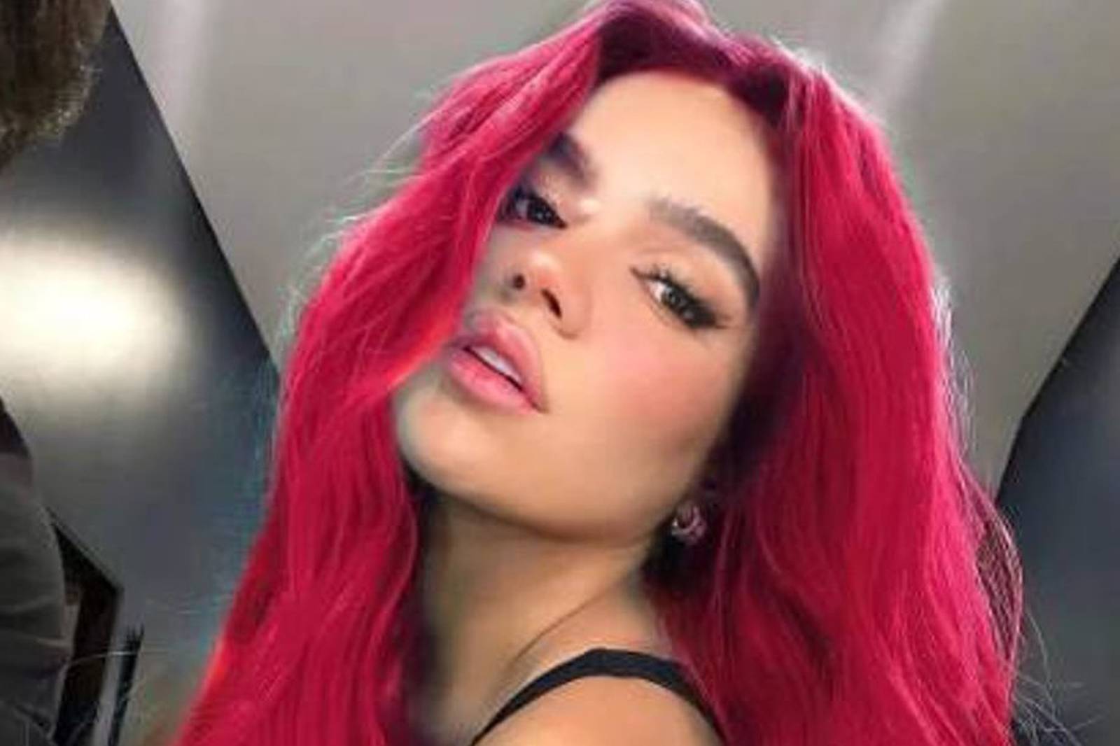 Karol G sorprende a fanáticos en concierto de Eladio Carrión en el