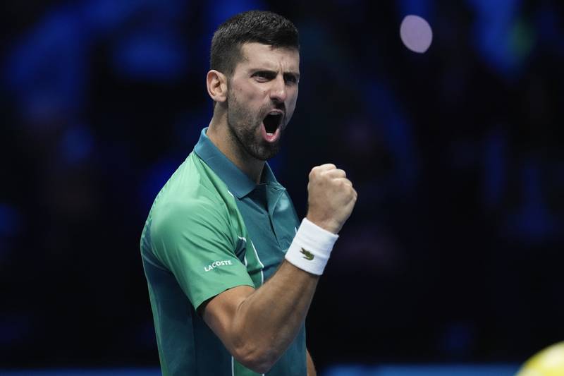El serbio Novak Djokovic reacciona tras superar al español Carlos Alcaraz en las semifinales de las Finales de la ATP en Pala Alpitour, en Turin, Italia el sábado 18 de noviembre del 2023. (AP Foto/Antonio Calanni)