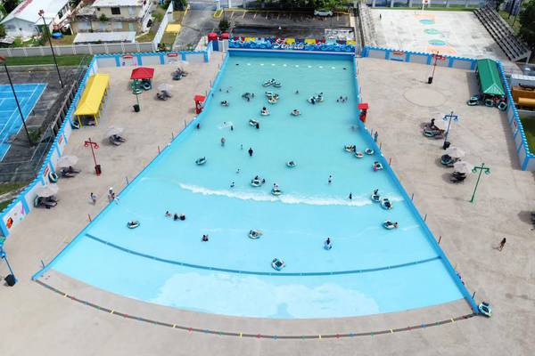 ¡Para bajar el calor! Abre en Puerto Rico la piscina de olas más grande del Caribe 