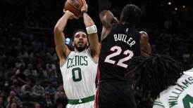 Celtics doman 102-82 al Heat e igualan la serie