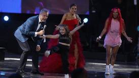 Karol G regaló su gaviota de oro la mini Bichota que bailó con ella en el Festival de Viña