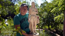 Un escultor recibe críticas en Paraguay por su obra “Cristo afeminado”