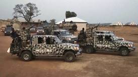 Fuerzas nigerianas buscan a cientos de niños secuestrados de escuela