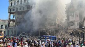 Fuerte explosión destruye Hotel Saratoga de La Habana y deja 8 muertos; AMLO mantiene gira en Cuba 