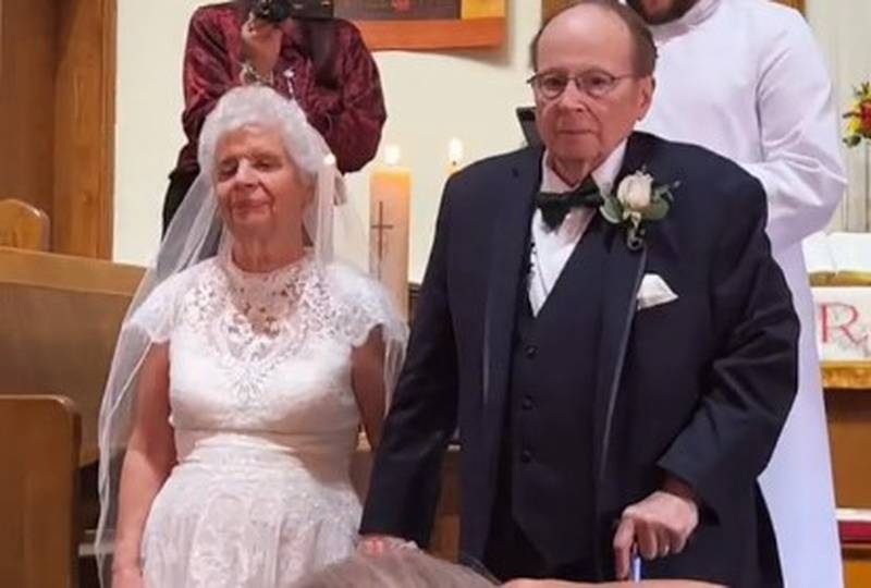 Abuelo de 87 años se casa con la mejor amiga de su esposa muerta