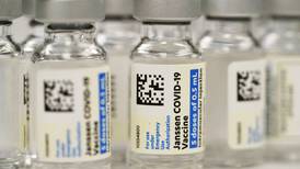 Francia prevé quinta dosis de vacuna contra el Covid-19 a poblaciones vulnerables ante posible rebrote