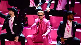 El reloj de 500 mil dólares que Ryan Gosling usó en los Oscars con su traje rosa