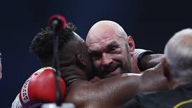 Tyson Fury sobrevive a susto y se lleva triunfo polémico ante Ngannou