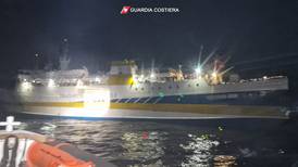 Se incendia un ferry italiano que transportaba migrantes 