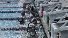 Equipos de natación de Estados Unidos entrenan en Natatorio del RUM
