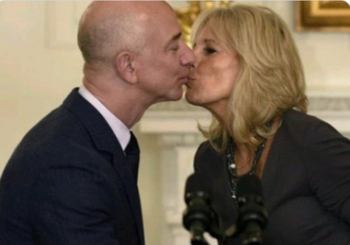 Jill Biden y Jeff Bezos