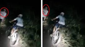 ¡Qué miedo! Ciclistas se topan con fantasma mientras recorrían un sendero en Argentina 