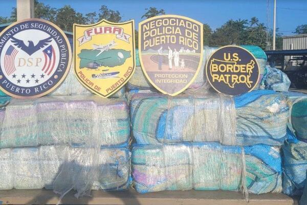 Policía ocupa millonario cargamento de cocaína a media milla de Punta Águila en Cabo Rojo