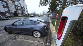 Tesla baja el precio de vehículos para impulsar demanda