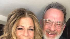Tom Hanks se molesta con fanático que “empujó” a su esposa