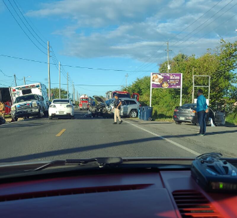 Accidente en la carretera #110 en Aguadilla.