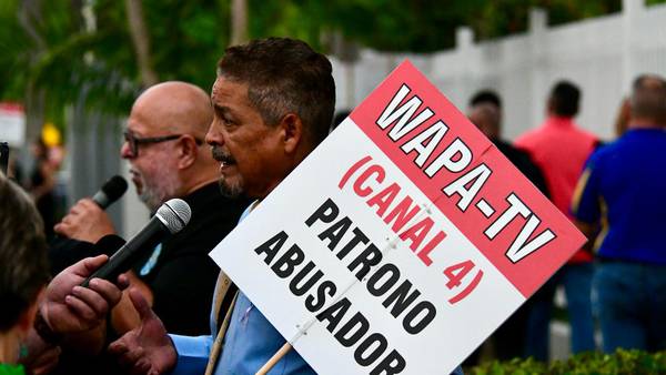 ¿Por qué los periodistas de WAPA TV se manifestaron frente al canal?