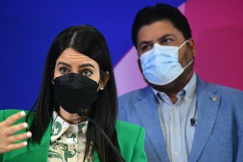 Epidemióloga del Estado, Melisa Marzán, junto al secretario de Salud, Carlos Mellado.