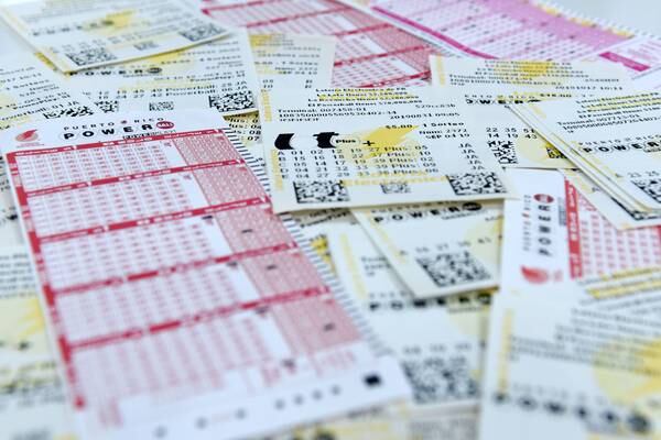 Empleada de gasolinera hurta $42 mil por fraude con juegos instantáneos de lotería 