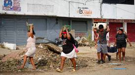 Afectados por huracán Otis marchan hacia Ciudad México para exigir más recursos