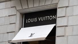 Louis Vuitton presenta novedoso bolso: bolsa de sándwich de lujo
