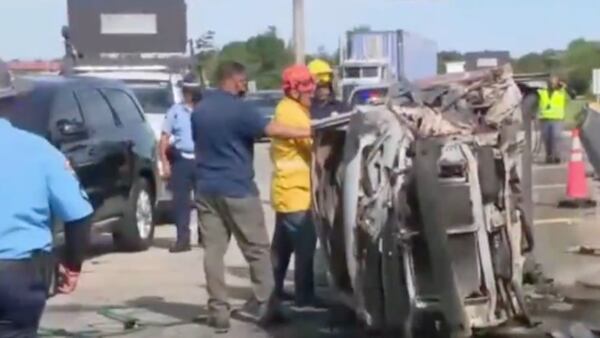 Hombre que conducía contra el tránsito muere calcinado tras chocar con otro auto en Arecibo
