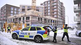 Mueren cinco personas al caer ascensor de construcción en Suecia