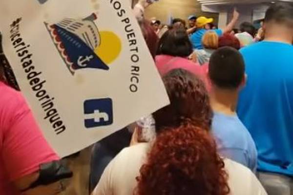VIDEO: Puertorriqueños la montan con parranda en crucero