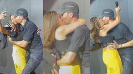 ¿Fue infiel?, Enrique Iglesias besa a una fan en pleno concierto y genera polémica
