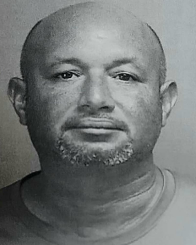 Eddie Santos González fue arrestado luego de agredir a su pareja en Bayamón.