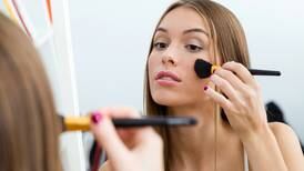 Estos son los errores comunes que debes evitar para no lucir mayor al maquillarte