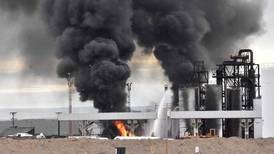 Explosión en refinería ilegal deja al menos una docena de muertos