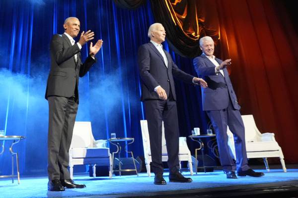 Biden dice que su glamoroso evento de recaudación con Obama y Clinton proyecta unidad partidista