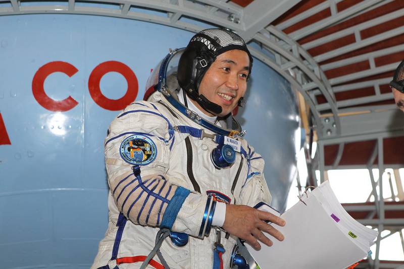 El primer astronauta civil, Gui Haichao,  cuenta con 36 años y es ingeniero aeroespacial.