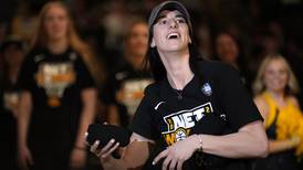 Sin sorpresas, Caitlin Clark fue el 1er pick del draft de la WNBA por el Fever de Indiana