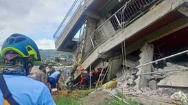 Terremoto magnitud 7 deja casi 13 mil personas afectadas en Filipinas