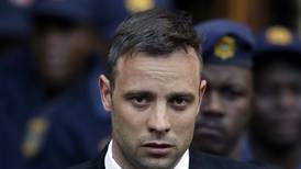 Deportista sudafricano Oscar Pistorius sale de prisión bajo libertad condicional, según autoridades