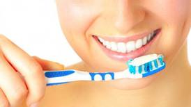 Estos son los cuatro errores más comunes al cepillarse los dientes
