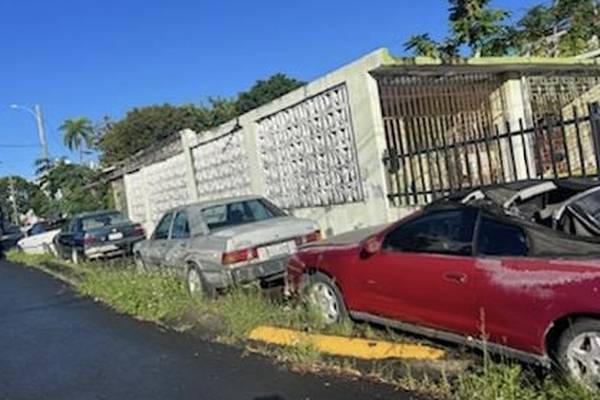Activan a Policía Municipal de San Juan para recoger carros abandonados